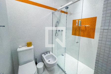 Casa à venda com 500m², 4 quartos e 3 vagas Casa à venda com 500m², 4 quartos e 3 vagasBanheiro da Suíte 2