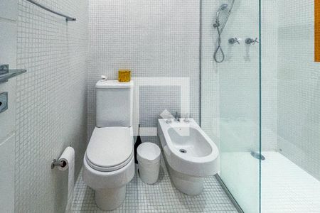 Casa à venda com 500m², 4 quartos e 3 vagas Casa à venda com 500m², 4 quartos e 3 vagasBanheiro da Suíte 2