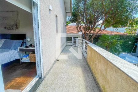 Casa à venda com 500m², 4 quartos e 3 vagas Casa à venda com 500m², 4 quartos e 3 vagasVaranda da suíte