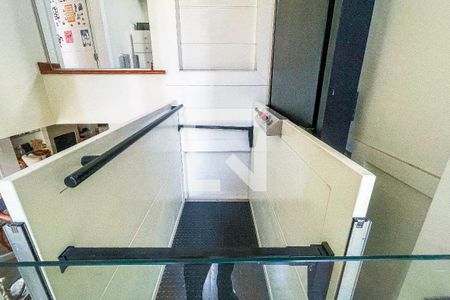 Casa à venda com 500m², 4 quartos e 3 vagas Casa à venda com 500m², 4 quartos e 3 vagasElevador