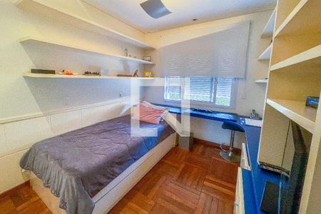 Casa à venda com 500m², 4 quartos e 3 vagas Casa à venda com 500m², 4 quartos e 3 vagasSuíte 3