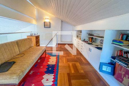 Casa à venda com 500m², 4 quartos e 3 vagas Casa à venda com 500m², 4 quartos e 3 vagasSuíte master