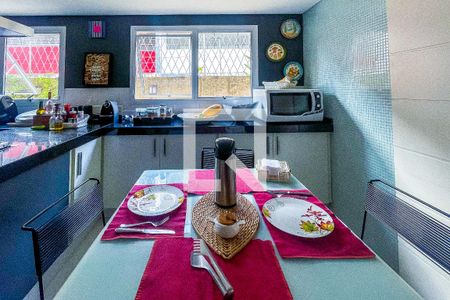 Casa à venda com 500m², 4 quartos e 3 vagas Casa à venda com 500m², 4 quartos e 3 vagasCozinha