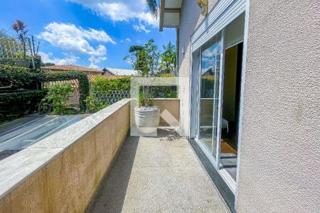 Casa à venda com 500m², 4 quartos e 3 vagas Casa à venda com 500m², 4 quartos e 3 vagasVaranda da suíte