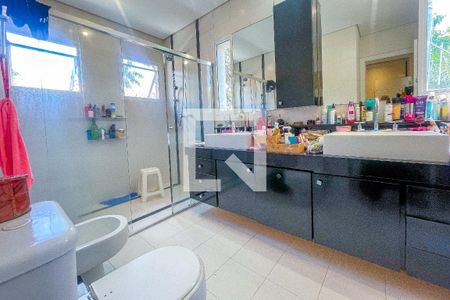 Casa à venda com 500m², 4 quartos e 3 vagas Casa à venda com 500m², 4 quartos e 3 vagasBanheiro da Suíte Master