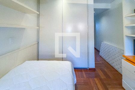 Casa à venda com 500m², 4 quartos e 3 vagas Casa à venda com 500m², 4 quartos e 3 vagasSuíte 2