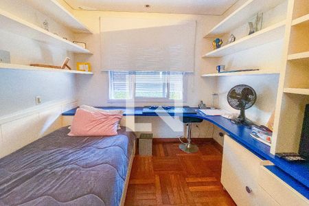 Casa à venda com 500m², 4 quartos e 3 vagas Casa à venda com 500m², 4 quartos e 3 vagasSuíte 3