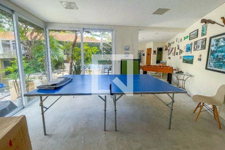 Casa à venda com 500m², 4 quartos e 3 vagas Casa à venda com 500m², 4 quartos e 3 vagasÁrea comum