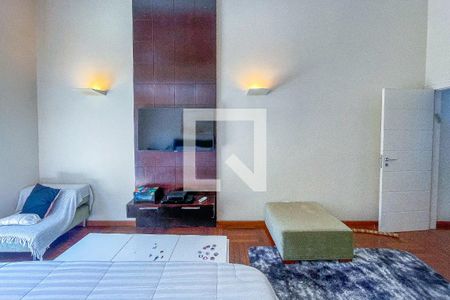 Casa à venda com 500m², 4 quartos e 3 vagas Casa à venda com 500m², 4 quartos e 3 vagasSuíte master