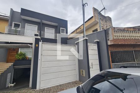 Casa à venda com 220m², 3 quartos e 4 vagas Casa à venda com 220m², 3 quartos e 4 vagasFachada