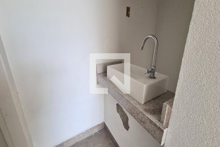 Casa à venda com 220m², 3 quartos e 4 vagas Casa à venda com 220m², 3 quartos e 4 vagasBanheiro de Serviço