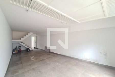 Casa à venda com 220m², 3 quartos e 4 vagas Casa à venda com 220m², 3 quartos e 4 vagasÁrea comum