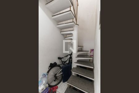 Casa à venda com 150m², 2 quartos e 1 vagaEscada