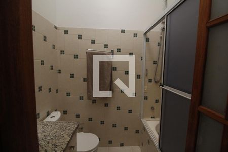 Casa à venda com 321m², 10 quartos e 5 vagasBanheiro da Suíte