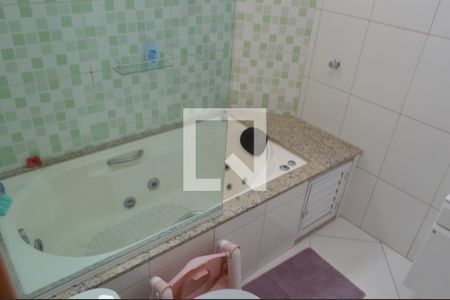 Casa de condomínio à venda com 182m², 3 quartos e 1 vagaBanheiro da Suíte 2