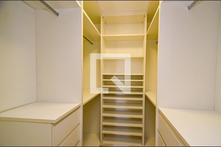 Apartamento à venda com 240m², 5 quartos e 2 vagasSuíte/ closet