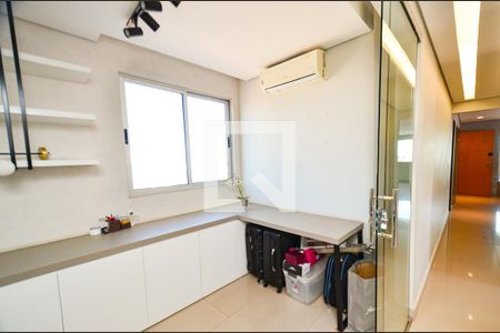 Apartamento à venda com 240m², 5 quartos e 2 vagasEscritório