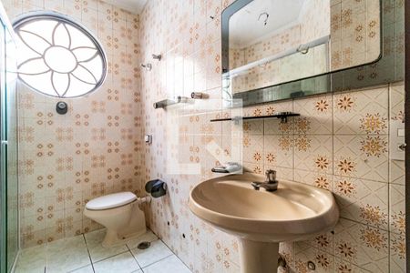 Casa à venda com 180m², 3 quartos e 2 vagasBanheiro social