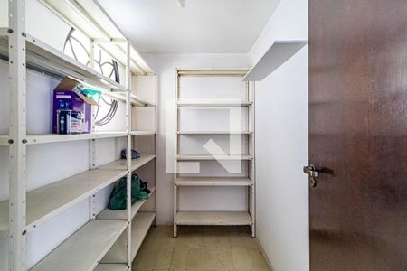 Casa à venda com 180m², 3 quartos e 2 vagasDespensa