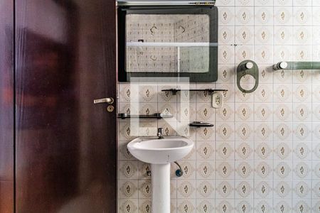 Casa à venda com 180m², 3 quartos e 2 vagasSuite - Banheiro