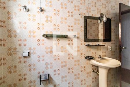 Casa à venda com 180m², 3 quartos e 2 vagasBanheiro social