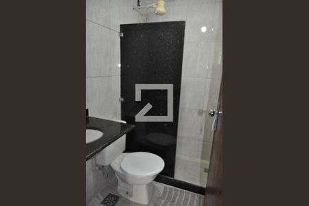 Casa de condomínio à venda com 180m², 4 quartos e 1 vagaBanheiro