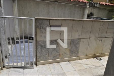Casa de condomínio à venda com 180m², 4 quartos e 1 vagaFachada