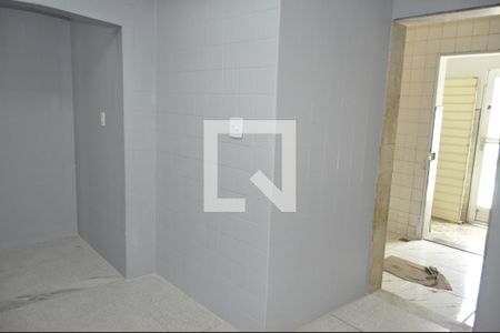 Casa de condomínio à venda com 180m², 4 quartos e 1 vagaÁrea de Serviço