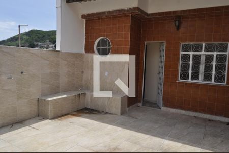 Casa de condomínio à venda com 180m², 4 quartos e 1 vagaTerraço