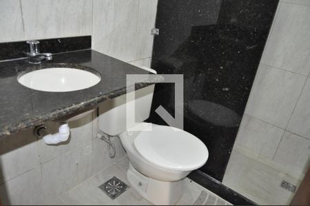 Casa de condomínio à venda com 180m², 4 quartos e 1 vagaBanheiro