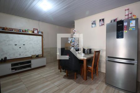 Sala e cozinha de casa à venda com 2 quartos, 80m² em Harmonia, Canoas