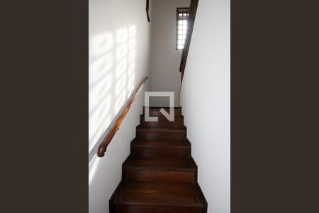 Casa à venda com 140m², 3 quartos e 2 vagasEscada