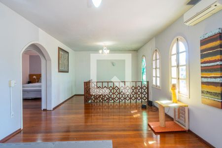 Casa à venda com 380m², 3 quartos e 5 vagas Casa à venda com 380m², 3 quartos e 5 vagasSala 2