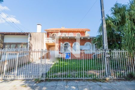 Casa à venda com 380m², 3 quartos e 5 vagas Casa à venda com 380m², 3 quartos e 5 vagasFachada