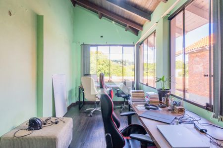 Casa à venda com 380m², 3 quartos e 5 vagas Casa à venda com 380m², 3 quartos e 5 vagasEscritório