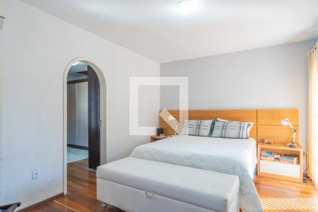 Casa à venda com 380m², 3 quartos e 5 vagas Casa à venda com 380m², 3 quartos e 5 vagasQuarto 3 - Suíte