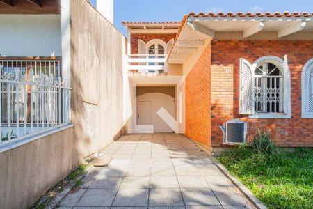 Casa à venda com 380m², 3 quartos e 5 vagas Casa à venda com 380m², 3 quartos e 5 vagasEntrada