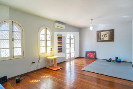 Casa à venda com 380m², 3 quartos e 5 vagas Casa à venda com 380m², 3 quartos e 5 vagasSala 2