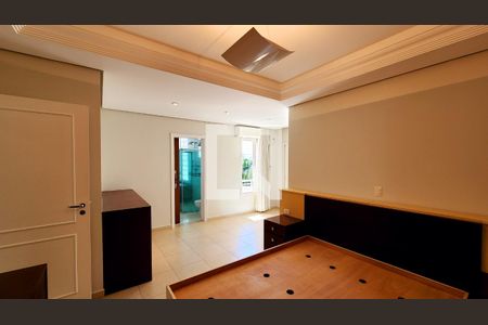 Casa de condomínio à venda com 410m², 4 quartos e 6 vagas Casa de condomínio à venda com 410m², 4 quartos e 6 vagasQuarto 4 - Suíte