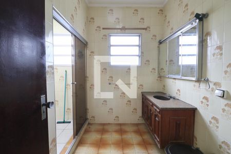 Casa para alugar com 300m², 5 quartos e 4 vagasBanheiro Social 3