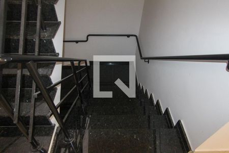 Apartamento à venda com 40m², 2 quartos e sem vaga Apartamento à venda com 40m², 2 quartos e sem vagaEscada