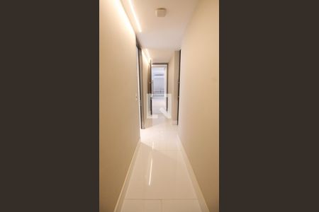 Corredor de apartamento à venda com 3 quartos, 160m² em Vila Andrade, São Paulo