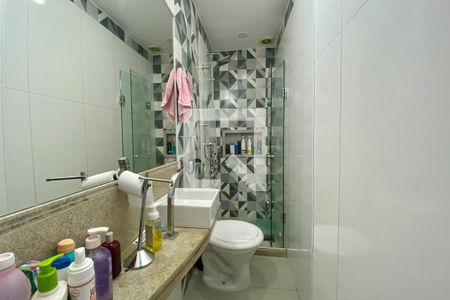 Apartamento à venda com 200m², 5 quartos e 2 vagas Apartamento à venda com 200m², 5 quartos e 2 vagasBanheiro 1