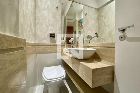 Apartamento à venda com 200m², 5 quartos e 2 vagas Apartamento à venda com 200m², 5 quartos e 2 vagasLavabo