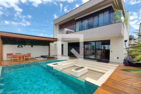 Casa de condomínio à venda com 290m², 3 quartos e 4 vagasPiscina