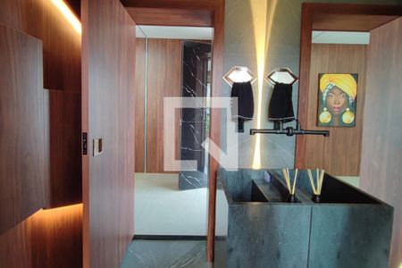 Casa de condomínio à venda com 290m², 3 quartos e 4 vagasLavabo