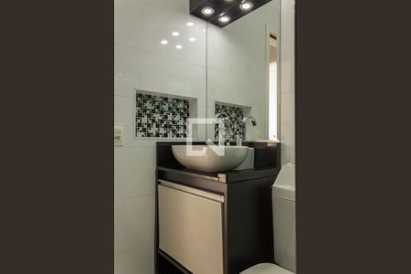 Casa de condomínio à venda com 157m², 2 quartos e 2 vagasBanheiro