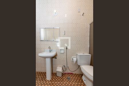 Casa para alugar com 90m², 2 quartos e 3 vagas Casa para alugar com 90m², 2 quartos e 3 vagasBanheiro Social