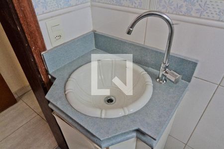 Casa à venda com 80m², 2 quartos e 2 vagas Casa à venda com 80m², 2 quartos e 2 vagasBanheiro