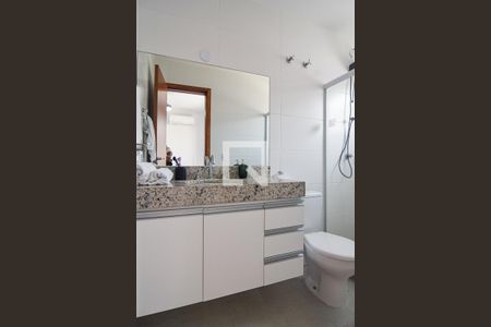 Casa de condomínio para alugar com 90m², 3 quartos e 1 vaga Casa de condomínio para alugar com 90m², 3 quartos e 1 vagaBanheiro da Suíte 1